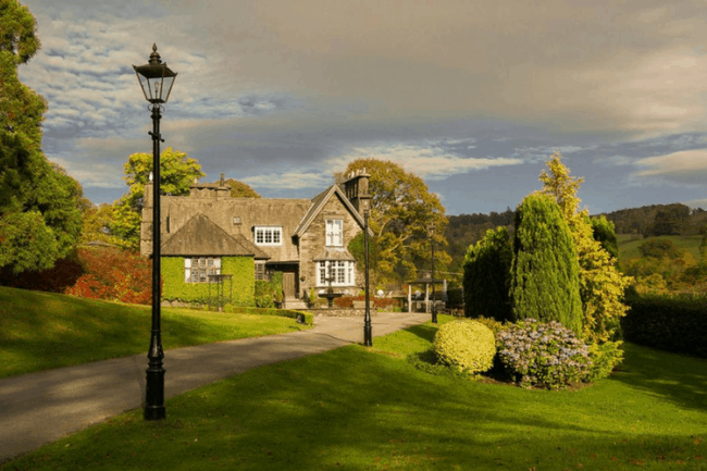 Broadoaks Country House with Victorian Lamposts and sweeping drive